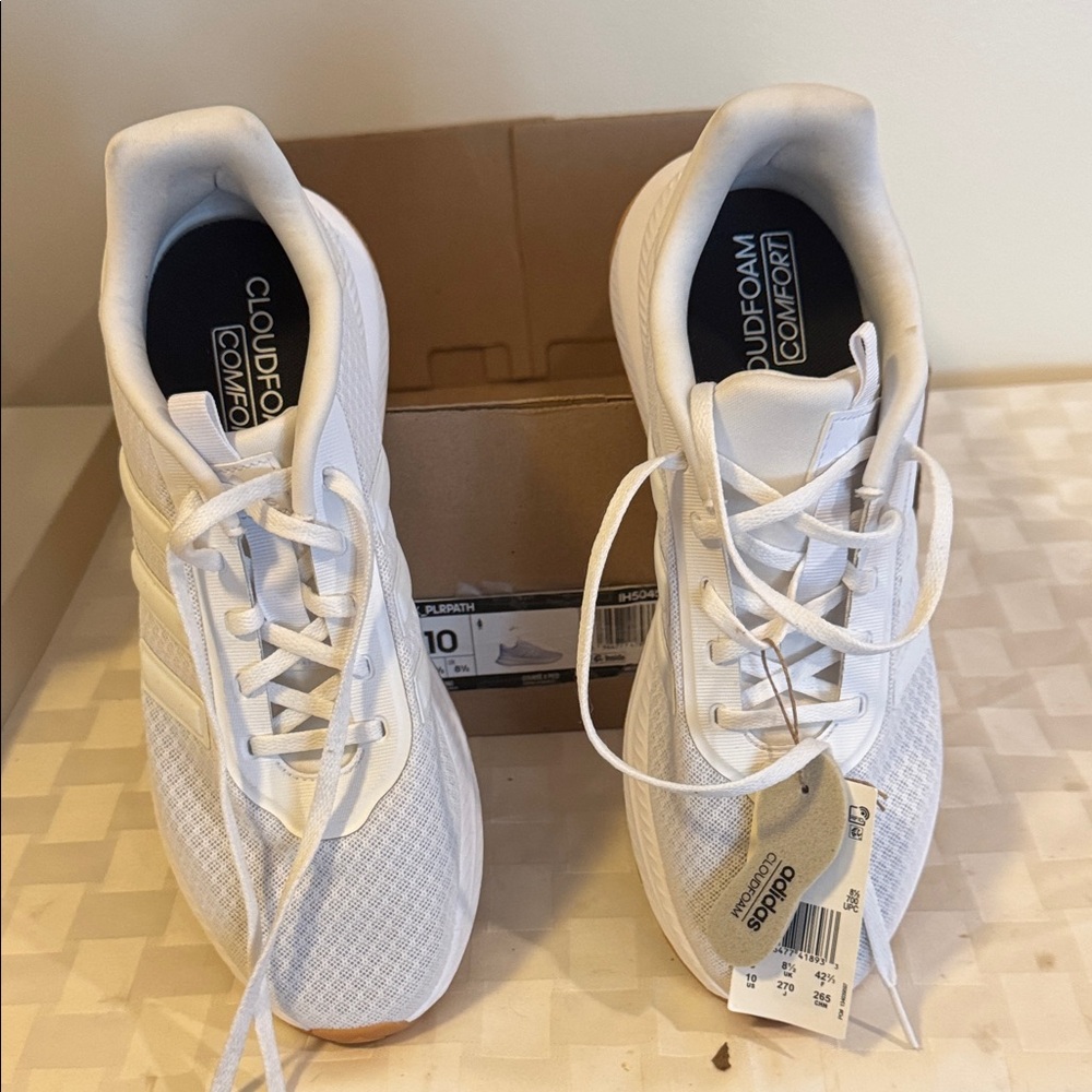 Brand new ladies, Adidas sneakers with cloud foam